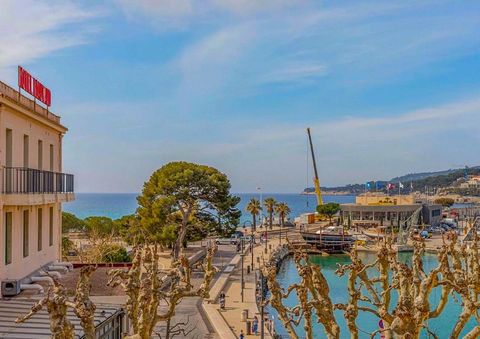 20m from the port, on the 2nd and last floor of a small building, offering a nice view of the sea and castle, this apartment of 80.07m2 Carrez Vu law will seduce by its volumes and its renovation. The balcony allows for lunch for 2 people and offers ...