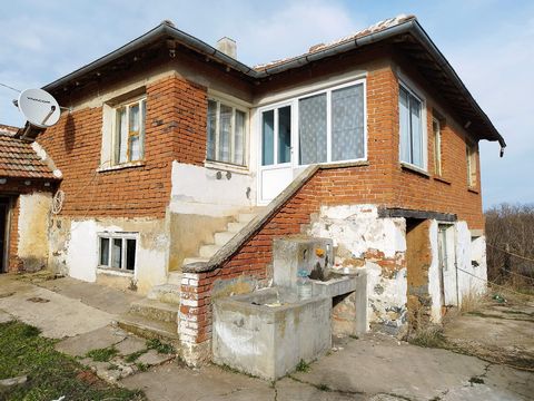 Massive two-storey house with land of 2480 sq.m near Bolyarovo Living area: 120 sq m Plot: 2480 sq m We offer for sale a solid, two-storey brick house in good condition. The house is connected to the rural infrastructure - to the electricity network,...