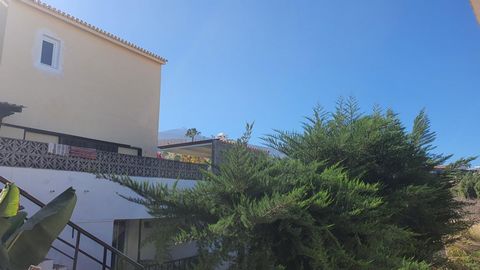 Découvrez cette opportunité enchanteresse d’acheter un confortable appartement d’une chambre à Puerto de la Cruz, Tenerife. Cette maison moderne dispose d’un salon spacieux avec une cuisine ouverte, d’une salle de bains, d’un balcon privé et d’un acc...