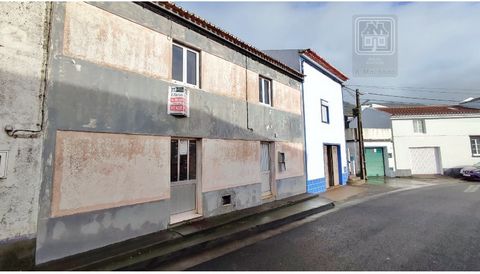 House of typology T3, consisting of 3 Floors, intended for HOUSING and COMMERCE, with independent entrances, in need of recovery works in the immediate, located in the parish of Ponta Garça, municipality of Vila Franca do Campo. The villa consists of...
