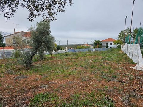 Urban Land with Approved Project | Benafim | Loulé Urban land with 1200m2 and 517m2 of construction area. Project under consideration for 3 townhouses with a construction area of 175.80 m2 each plus 50.10 m2 of terraces, You can also opt for a single...