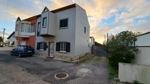 This townhouse combines traditional style charm with modern amenities. With three floors and three bedrooms, located in Geraldes - Atouguia da Baleia, 3 km from the city of Peniche. Outdoor space: a house with a wood oven, barbecue and terrace with s...