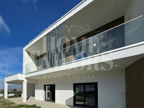 Be enchanted by this 3 bedroom villa, built in 2023, standing out for its gross private area of ..... m2 and an intelligent and harmonious distribution of spaces. Located in the ......, Sesimbra, it benefits from a privileged location in terms of roa...