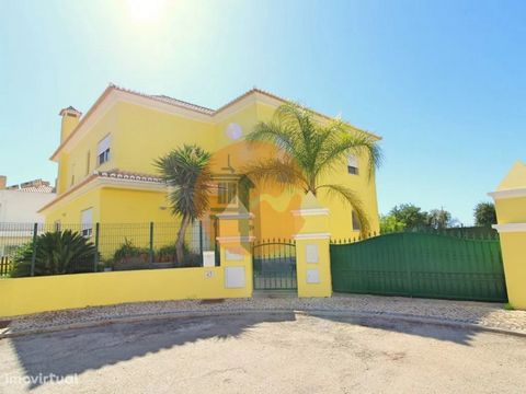 4 bedroom villa in Tavira located in prestigious urbanization between Tavira and Santa Luzia This property is inserted in a plot of 550m2, and is distributed by basement, ground floor, first floor and attic. On the ground floor we find entrance hall,...