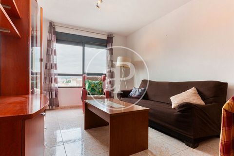 FLAT FOR SALE IN XILXES Aproperties presents this charming home in Chilches, with all the comforts, its location is strategic and has a South/West orientation, with clear views, very bright, it is all exterior with cross ventilation. The house on a t...