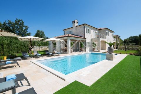 Vrsar, surroundings - Rustic Istrian villa with swimming pool and recreation area! Located in a quiet village 20 km from Vrsar and Poreč, this luxuriously furnished villa with a swimming pool offers an opportunity to buy your dream home. The villa is...