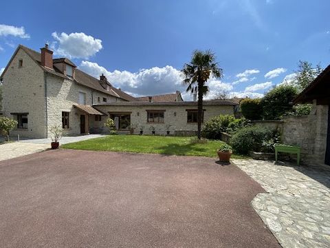 5 minutes from the A13 motorway, in a charming village, 35 minutes from Saint-Lazare train station and the RER line, very beautiful property on a large wooded plot, in a quiet area, with many outbuildings: garage, workshop, billiard room, closed outd...