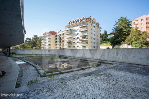 Space with access to an exclusive patio with a swimming pool. It faces Rua do Viveiro, which is full of services. The property also has a basement with bathrooms and changing rooms and a large area to follow. Specific features Total area 660m2, floor...