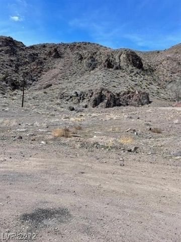 The best town in the West, Caliente! this 1.66 acres can be split, located behind the hospital canyon wall, with views of historic Caliente. 12 Love lane can be purchased with 10 Love lane for a ranch home of 3.27 acres! perfect for a custom home bui...