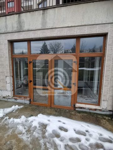 L’agence immobilière 'Property Center' propose à ses clients un magasin fonctionnel dans le quartier Mladost 4. La propriété a le statut de magasin, mais peut également être utilisée comme bureau. Il est situé dans un sous-sol lumineux, dispose d’une...