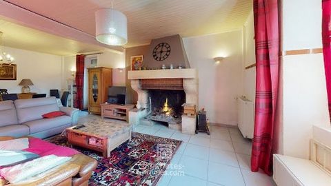 81450 LE GARRIC - SINGLE-STOREY DETACHED HOUSE - 152 m2 approximately, 6 rooms - with a stone outbuilding on a plot of land of 1,800 m2 approx. SINGLE STOREY HOUSE This old farmhouse consists of a large living room with a period stone fireplace. The ...