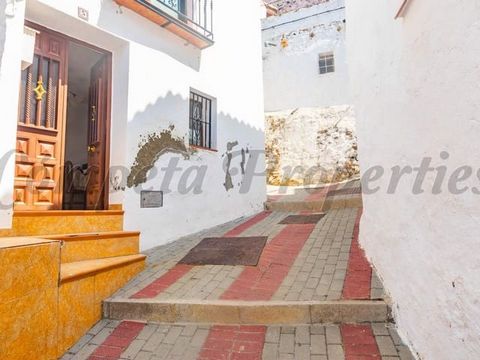 Townhouse in Salares, 3 double bedrooms, 1 bathroom, a patio, a roof terrace and stunning views.
