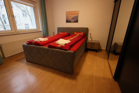 Apartment on the 1st floor of an apartment building in a very central and attractive location in Rüttenscheid, Essen. Underground parking space optional for an extra charge, Rüttenscheider Straße, Gruga and the trade fair are in the immediate vicinit...