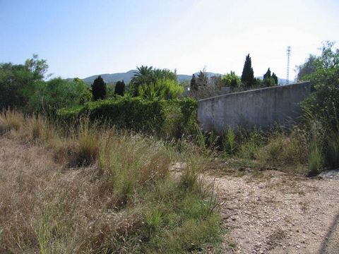 ✓Plot in Jávea South Facing, Flat and Clear Views, next to Rustic area. It has an area of +1700m2. Only 1 km from Javea. Asphalted access. Water and electricity available. For more information please contact Montesinos Falcon Real Estate.