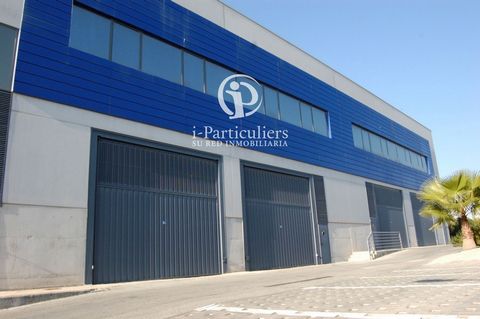 Industrial Warehouse for sale in Elche/Elx, with 10,946 m2, 8 Washroom, with 3 Offices, Rest room, Locker rooms, Loading Dock and Cover. Features: - Lift - Air Conditioning - Alarm