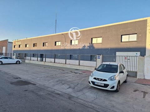 Industrial Warehouse for sale in Málaga, with 2,550 m2, 6 Washroom, with 8 Offices, Rest room, Locker rooms, Loading Dock and Cover. Features: - Lift - Air Conditioning - Alarm