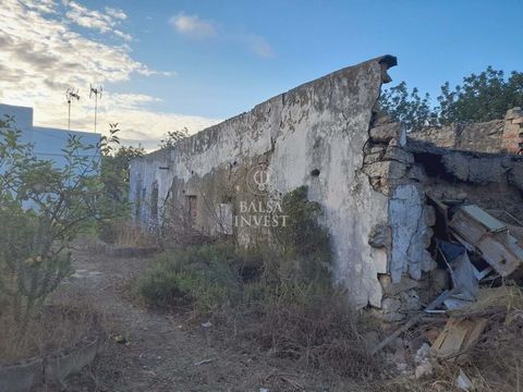 RUIN with 136sqm inserted in a PLOT OF LAND of 19.836 sqm at Goldra de Cima, FARO council, with potential for construction of a beautiful VILLA. The plot is in a great location and set on an elevated and quiet area, the land has panoramic views over ...