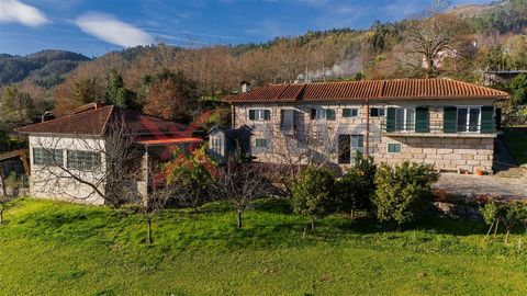 House located in the parish of Eira Vedra, municipality of Vieira do Minho, near Gerês. The house has one floor, consisting of: - Entrance hall; - Living room; - Equipped and furnished kitchen; - 4 bedrooms; - 2 WC´s. Contact us and schedule your vis...