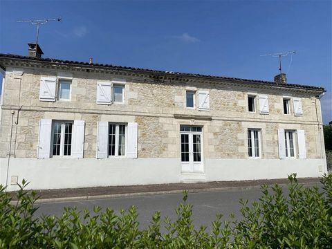 We are delighted to offer for sale this spacious 4 bedroom, 4 bathroom family house situated in a delightful village and just half an hour from Bordeaux with it's airport and city centre. The property boasts double glazing and spacious rooms througho...