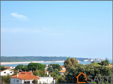 Situé à Saint-Georges-de-Didonne (17110), cet appartement offre un cadre idéal pour profiter des vacances au bord de la mer. Proche de la plage et offrant une vue magnifique sur les environs, l'appartement se trouve au 3e étage avec ascenseur. Une pl...