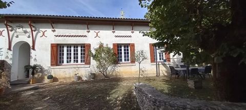 This deceptively large house is perfect if you are looking for a large family home or a holiday getaway as it is close to good amenities and the local lac de loisirs with its beach bar and restaurant. Situated in the town of Montguyon, it is just 45 ...