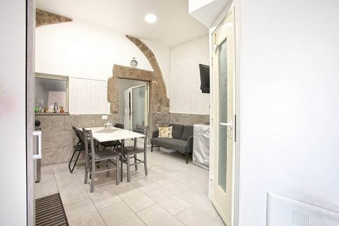 Near Piazza San Sisto, one of the most important places in Viterbo known for the starting point of the well-known Santa Rosa car transport, we offer for sale a completely renovated and independent apartment located on the ground floor with an interna...