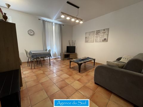 CASSIS - FAVORITE The South Agency is pleased to offer you this apartment type 2 completely renovated close to the port. Nestled in the quiet streets of the historic center of Cassis, you will fall under the spell of this 2 rooms of 35m2. The latter ...