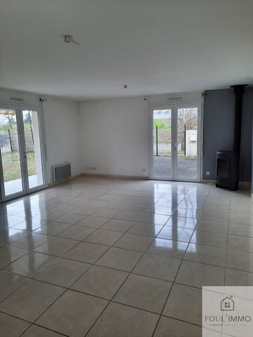 The agency FOULIMMO offers you in the town of FOULAYRONNES, a few minutes from the city center of AGEN, a T5 house on one level. This house located in a quiet area close to amenities is composed of a living room with open kitchen, a back kitchen, fou...