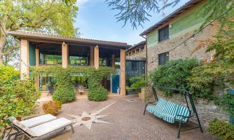 Nestled in the picturesque countryside of Emilia-Romagna, this exquisite villa offers the perfect blend of modern elegance and classic charm. Set on a peaceful 2,500m2 plot surrounded by mature oaks, this property boasts stunning views stretching fro...