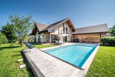 THONON Corniche, in absolute calm. Privileged and sought-after location for this magnificent recent villa. The ground floor consists of an entrance with dressing room, a space dedicated to the master suite with beautiful bedroom, shower room, separat...