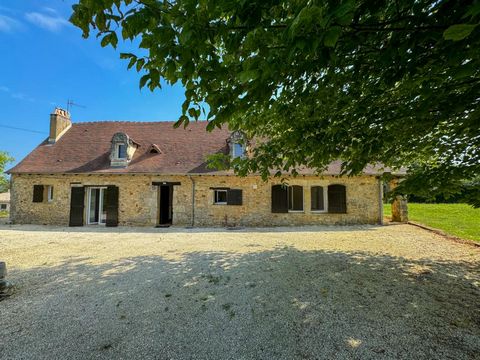 Martina Schwencke et Annet van der Spoel vous proposent cette jolie maison en pierres de style Périgourdine. Restaurée avec gout, présente un charme certain et située dans un hameau proche de St. Georges de Montclard et de ses commodités, Prix 283.00...