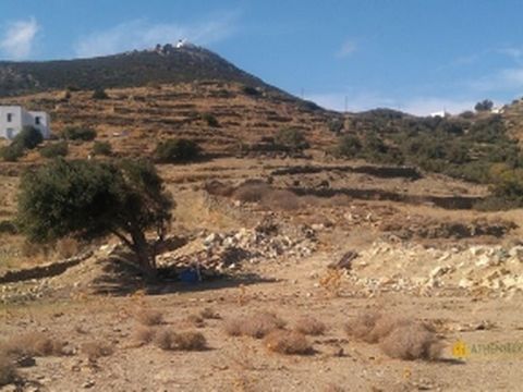 Zu verkaufen ein Grundstück von 7000qm. auf der kykladischen Insel Sifnos in Griechenland. Der Preis beträgt 500.000 Euro Das Land hat seine eigene Straße. Es gibt Wasserleitungen im Inneren und elektrische und Telefonleitung in der Nähe. Das Land li...