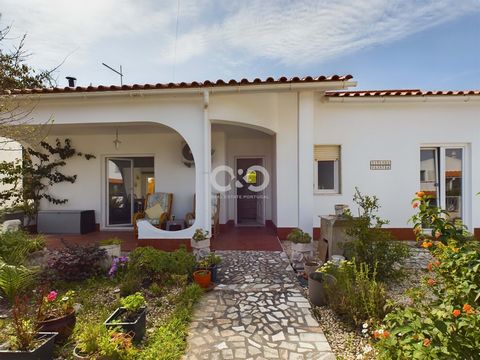 Für einen Käufer, der ein sonniges Haus an der Algarve in einem von grünen Feldern umgebenen Gebiet im Nationalpark Costa Vicentina sucht, ist die Gelegenheit gestiegen, jetzt eine solche Immobilie zu erwerben. Diese einstöckige Villa befindet sich i...