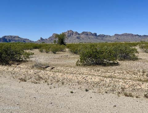 Verkäufer, die sich alle Angebote ansehen. Erstaunliche 40 Hektar Land in Tonopah, Arizona. Baue deine Traumranch 1 Stunde westlich von Phoenix und 30 Minuten vom Einkaufen in Buckeye entfernt. Mögliche Aufteilung auf vier 10 Acre Ranches. Bereich, d...