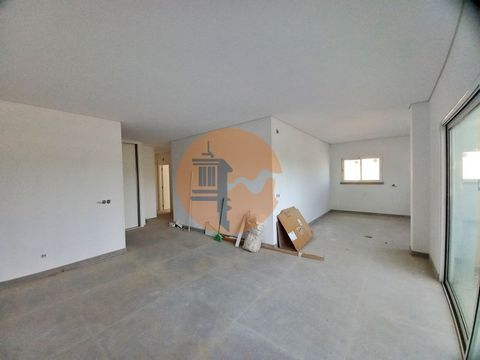 Splendido appartamento con 3 camere da letto con garage e deposito nel centro di Almancil Scopri questo eccezionale appartamento con 3 camere da letto con una superficie totale di 151 m², attualmente in costruzione nel vivace centro di Almancil. Prog...