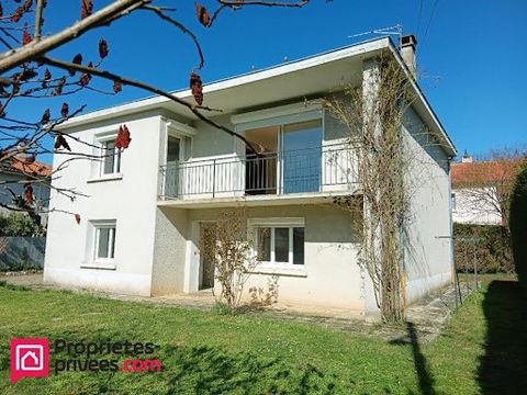 46000 Cahors maison familiale de près de 140 m², 4 chambres (+ grande buanderie ou bureau) à 10 minutes du centre ville. Proche crèche, école, lycée et tous commerces, dans une impasse au calme avec joli jardin de plus de 500 m². Grand garage. Double...