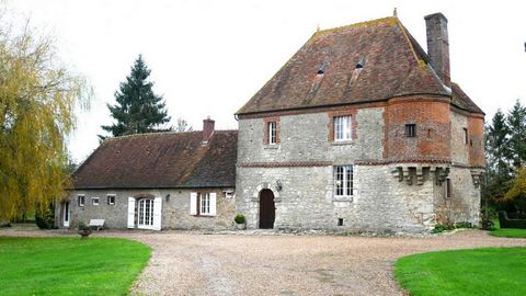 1H30 de Paris, Dans une jolie vallée du pays de Bray loin de tous voisins et à 10 MN d'un centre-ville. Manoir en parfait état (3.60 % honoraires TTC à la charge de l'acquéreur.)