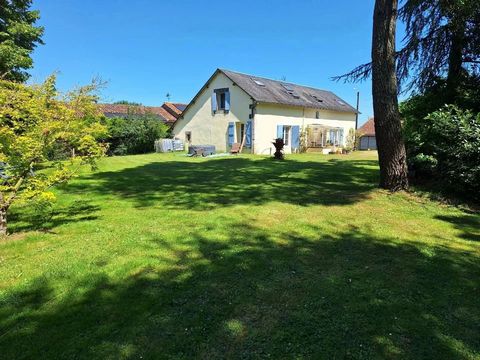 EXCLUSIVE TO BEAUX VILLAGES! Open to offers. Located in a pretty rural hamlet a short drive to the historic village of Charroux this charming character home is ready for you to move into. With some useful outbuildings and a large private garden it of...