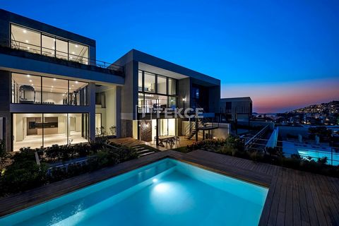 Villas situadas en una bahía en un complejo con playa privada en Bodrum Muğla Las villas con vistas al mar están situadas en una bahía en Yalıkavak, una de las regiones más prestigiosas de Muğla. Yalıkavak es una zona muy solicitada tanto por los lug...