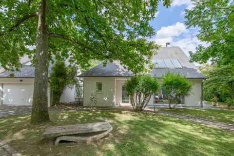 RARE ON THE MARKET: Popular area of LA POMPONNETTE, Seine et Marne, near LAGNY, superb architect-designed villa of 270 m² of living space, with spacious volumes, quality fittings and materials. From the entrance, you will be seduced by the brightness...