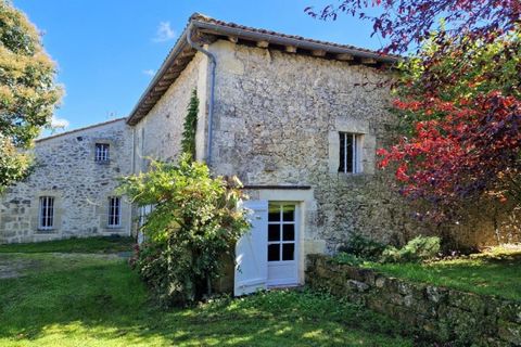 Formerly a tenant farm built in 1775 and later a presbytery, this large stone property will win you over with its many preserved period features. Situated close to the Roger Lapébie cycle path and wooded valleys, you'll be able to go for walks withou...