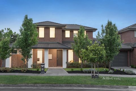 This dynamic, street front townhouse irresistibly expresses the style and sophistication that are the hallmarks of contemporary luxury. Designed with customary flair and meticulous attention to detail, this sublime residence features open plan Living...