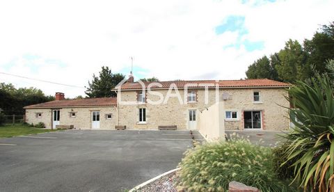 A moins de 15 mn de Ste Hermine (autoroute), La Châtaigneraie et Chantonnay & proche d'attraits touristiques (Puy du Fou, Marais Poitevin, Vouvant - Mervent..) située en hameau à la campagne a 4 km du centre-bourg de La Caillère (commerces de proximi...