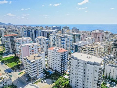 Op zoek naar de perfecte plek om te wonen of op vakantie te gaan? Dit luxe appartement in een modern complex in Alanya wordt uw persoonlijke paradijs! Het ligt op slechts een paar minuten lopen van de schoonste stranden en biedt alles wat u nodig hee...