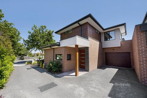 Commanding a prominent streetfront presence, this superior modern residence exudes contemporary excellence, low-maintenance appeal and stunning designer finishes. Timber floors, quality appointments and on-trend style add sophistication to the open-p...