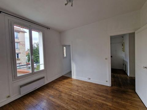 Appartement au 1er étage d'une copropriété de 4 étages dans un endroit calme et privilégié d'Enghien , à 5 mn du centre ville, de la gare et des écoles. Ce bien se compose d'une entrée, d'un séjour , de 2 chambres, wc indépendant,,, cuisine et salle ...