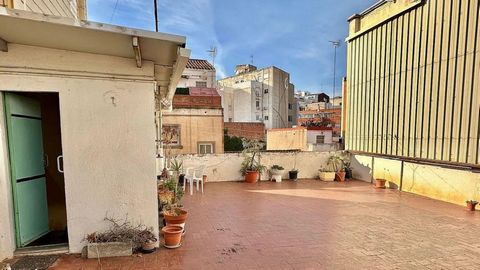 EDIFICIO EN VENTA EN BARRIO DE PORTA (FABRA I PUIG * PL. VIRREI AMAT) PORTA, NOU BARRIS, BARCELONA               ANTES PVP.: 480.000,- €UROS MÁS 4% HONORARIOS MÁS IVA A CARGO ADQUIRENTE OFERTA FINAL AÑO………… PVP. HOY………. 420.000,-€UROS MÁS 4% HONORARI...