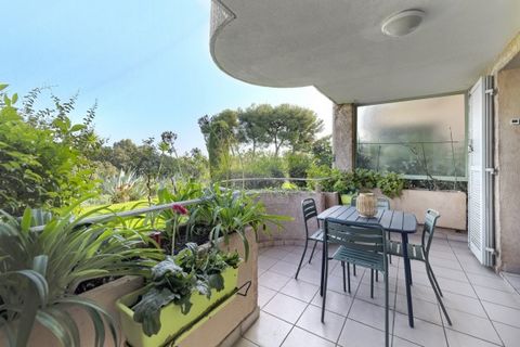 Très bel appartement 3 pièces en rez de jardin, entièrement rénové, dans le Domaine des hauts de Vaugrenier. Vous serez séduit par l'agencement parfait de ce bien qui allie rafinement et optimisation de l'espace, situé en rez de jardin avec seulement...