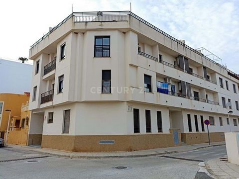 Duplex penthouse à Ondara : Vues sur la mer et Segaria Vous cherchez une maison spéciale pour profiter de la tranquillité et du charme de la Costa Blanca ? Ce penthouse en duplex à Ondara est idéal pour vous. , cet appartement de deux chambres et deu...