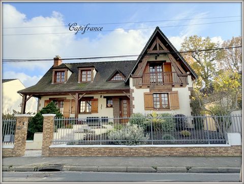 Capifrance vous propose en exclusivité ce magnifique pavillon non mitoyen de 1989 édifié sur une parcelle de plus de 375 m². Avec ses 23 mètres linéaire de clôture sur rue et sa très jolie façade avec terrasse, ce pavillon laisse déjà présager de ce ...